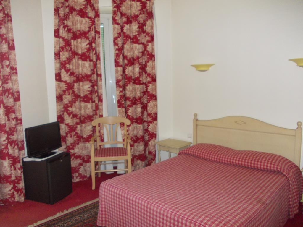 Hotel Marcellin Beaulieu-sur-Mer Oda fotoğraf